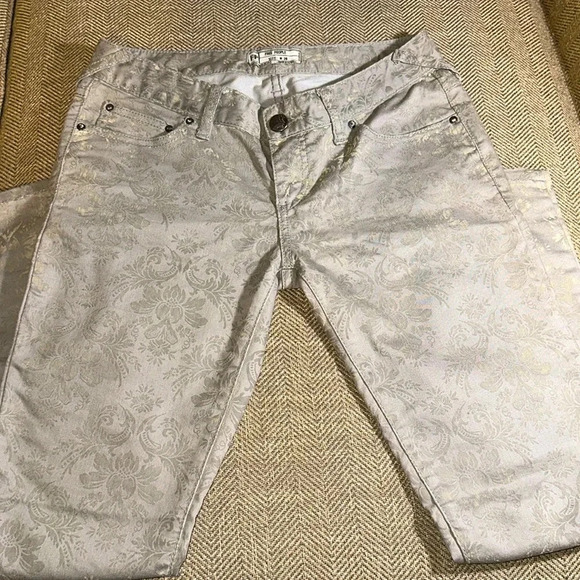 FREE PEOPLE Women’s FLORAL SIZE 26 SKINNY JEANS - Picture 1 of 8